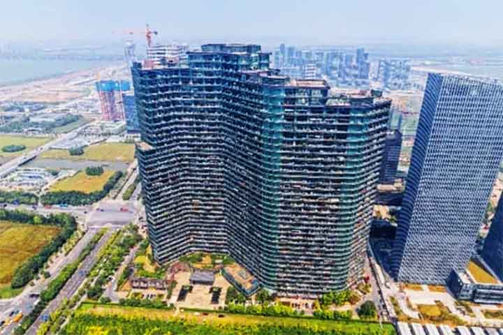 No entanto, a mistura de residências com empresas e a densidade populacional excessiva comprometeram limpeza, segurança e convivência entre vizinhos.