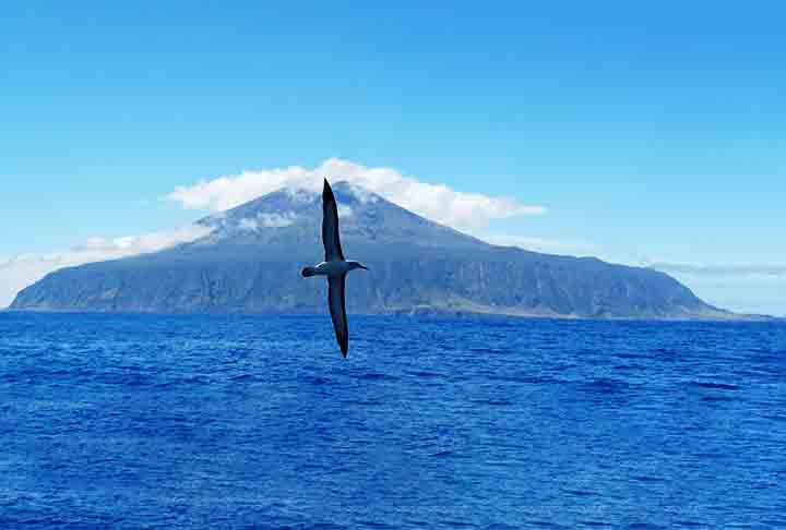 Algumas ilhas formadas por atividade vulcânica duram anos ou décadas, outras desaparecem em semanas.