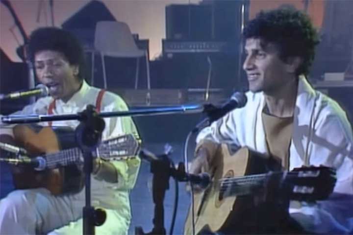 Já nos anos 1990, o artista reafirmou sua inventividade com “Coisa de Acender” (1992), que trouxe a parceria com Caetano Veloso em “Linha do Equador”, e com “Novena” (1994) e “Malásia” (1996), ambos elogiados pela crítica. 
