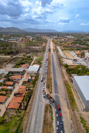 No in&iacute;cio de dezembro, trabalhos no Anel Vi&aacute;rio foram paralisados por falta de capacidade financeira de uma das empresas do cons&oacute;rcio respons&aacute;vel pelo projeto(Foto: AUR&Eacute;LIO ALVES)
