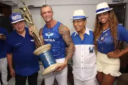 Em 2017, Paulo Barros foi responsável por quebrar mais um jejum. Afinal, levou a tradicional Portela ao título depois de 33 anos, com o enredo Quem nunca sentiu o corpo arrepiar ao ver esse rio passar, ao lado da Mocidade.