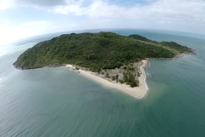 Bligh e seus homens passaram dois dias na ilha, que batizaram de Restoration (Restauração, em português) por sentirem-se restaurados após a longa e perigosa jornada.