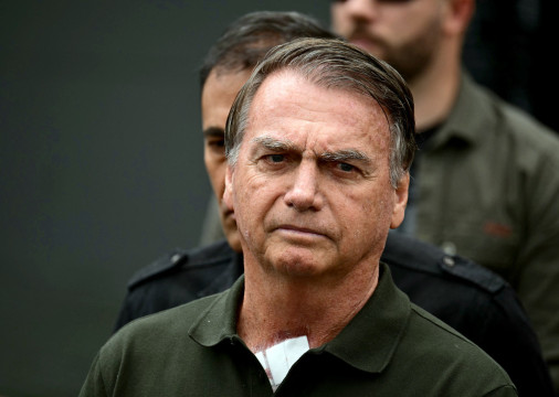 Defesa solicitou que Jair Bolsonaro seja internado e realize exames preparat&oacute;rios nesta quarta, v&eacute;spera de Natal, e realize o procedimento no dia seguinte, 25 de dezembro