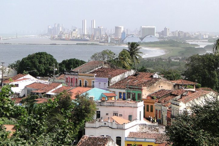 O Alto da Sé, outro dos pontos mais visitados da cidade, é conhecido por sua vista panorâmica e pela produção de artesanato. 