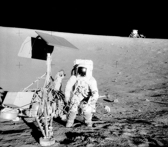 A missão seguinte, Apollo 12,  foi lançada em 14/11/1969. A equipe foi bem sucedida, com pouso na Lua. 