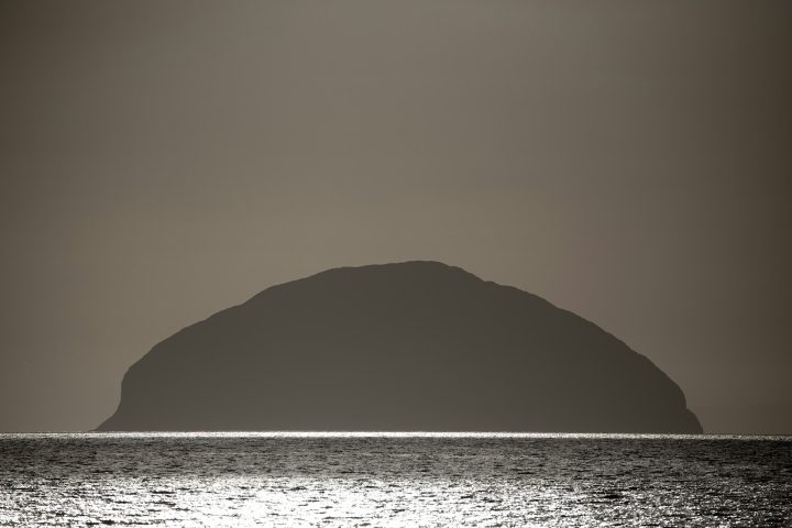 Ao longo da história, algumas ilhas ao redor do mundo já sumiram, reapareceram ou permanecem misteriosas, desafiando navegadores e até mesmo a ciência.