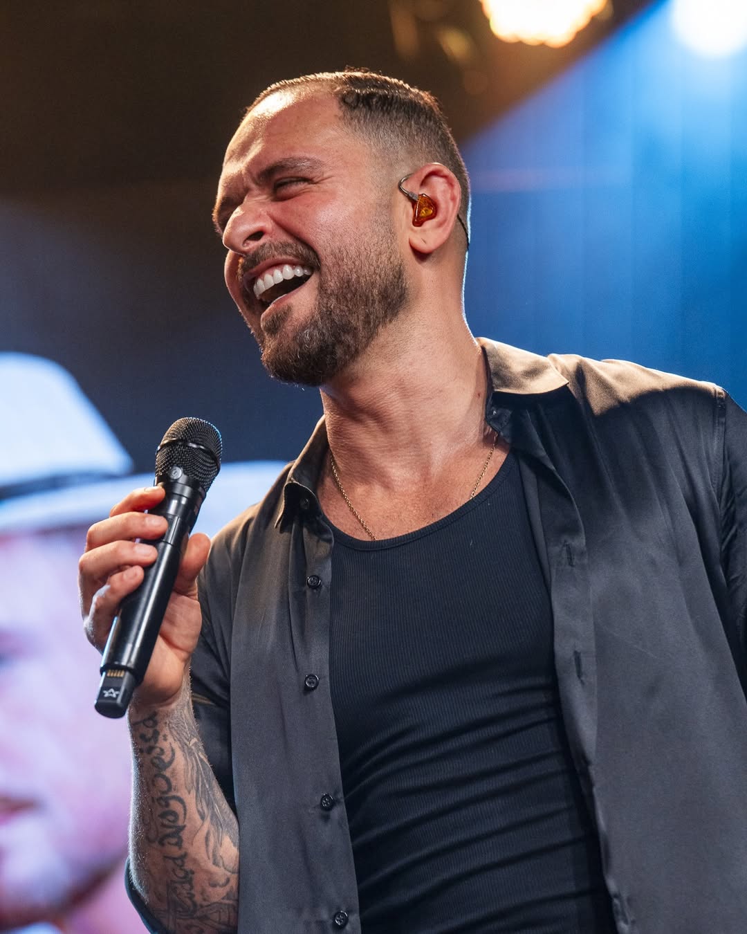 Em 2009, lançou “Tô Fazendo a Minha Parte”. No ano seguinte, publicou “Sou Eu Ao Vivo” em CD e DVD, projetos que resultaram em indicação ao Latin Grammy na categoria Melhor Álbum de Samba/Pagode e na conquista do prêmio com o primeiro.
