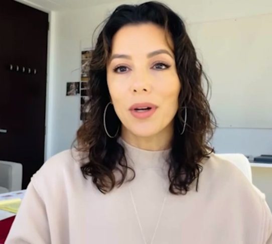 Embora tenha inicialmente justificado a mudança por motivos profissionais, Longoria admitiu à revista Marie Claire que a reeleição de Donald Trump foi um fator decisivo para sua decisão.