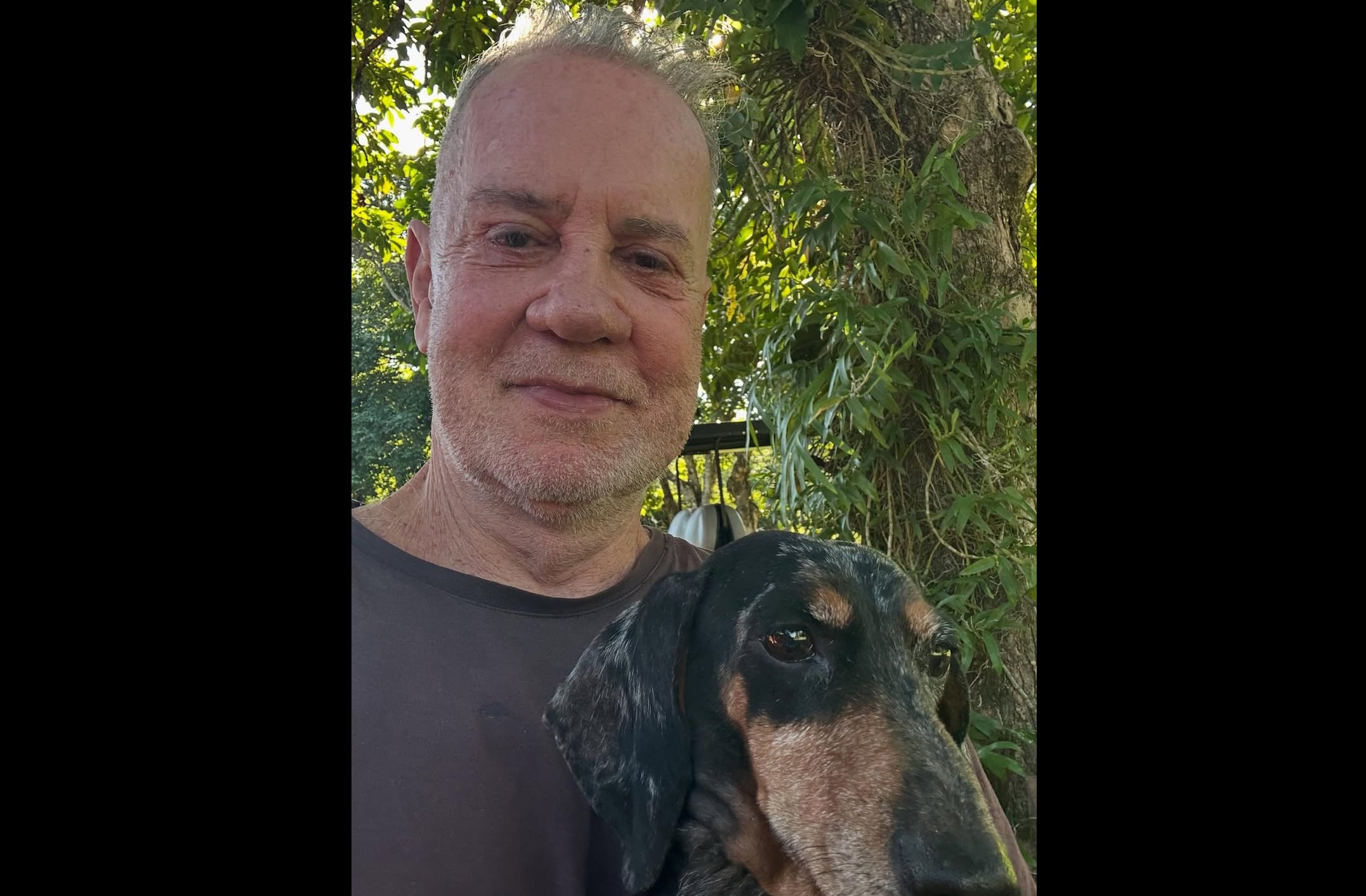 Luiz Fernando Guimarães faz 76 anos em 20/11/2025 e segue surpreendendo. Ator consagrado, bem-humorado e apaixonado pela arte, ele encara novos desafios e compartilha sua visão sobre envelhecimento, família e arte. Sua trajetória é marcada por personagens icônicos e uma vida cheia de propósito.

