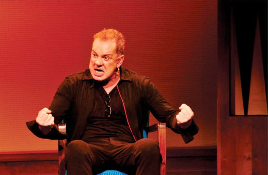 Luiz Fernando, inquieto por natureza, transforma cada apresentação em uma catarse pessoal. Para ele, a conexão direta com o público e a força do palco são formas essenciais de expressão e entrega.