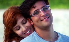 Em “Caminho das Índias”, Marjorie Estiano interpretou Tônia, uma personagem que transitava entre momentos cômicos e dramáticos. Na trama, ela vivia um relacionamento com um jovem com esquizofrenia, vivido por Bruno Gagliasso, e lidava com a oposição da mãe dele.
