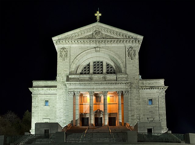 Oratoire Saint-Joseph (1924, concluído em 1967)
Maior igreja do Canadá, localizada em Montreal, dedicada a São José. Seu domo é um dos maiores do mundo e o local atrai peregrinos de vários países.