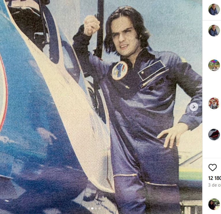 Começou a vida escolar com uma formação militar breve: estudou na Escola Preparatória de Cadetes do Ar, mas abandonou o curso aos 18 anos.
