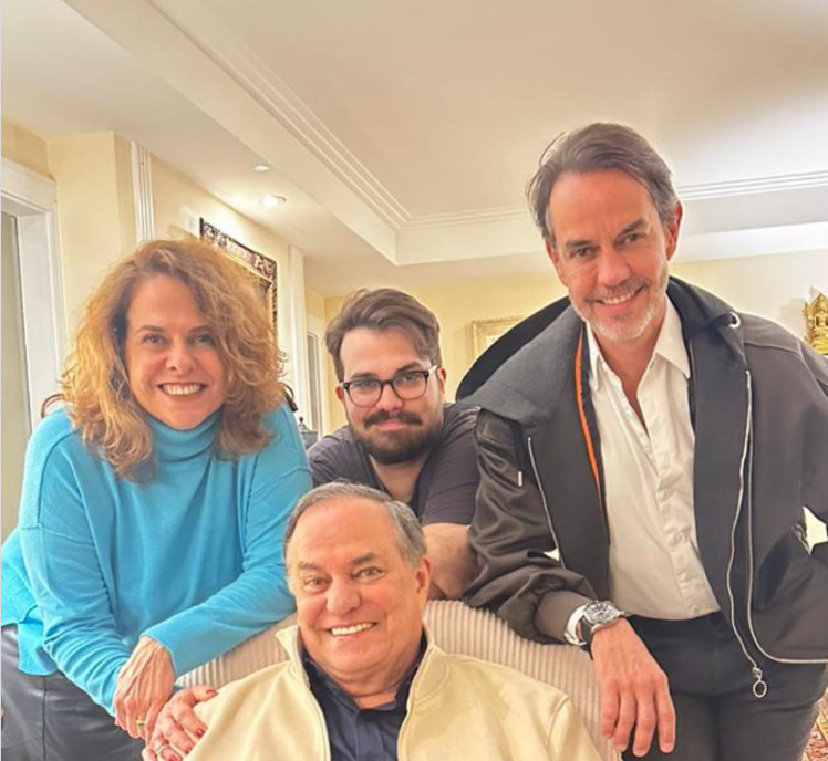 Ele também tem outros dois filhos de seu casamento com Aretuza: Alessandra, nascida em janeiro de 1970, e Ronaldo, nascido em dezembro de 1970. A união durou cerca de doze anos.
