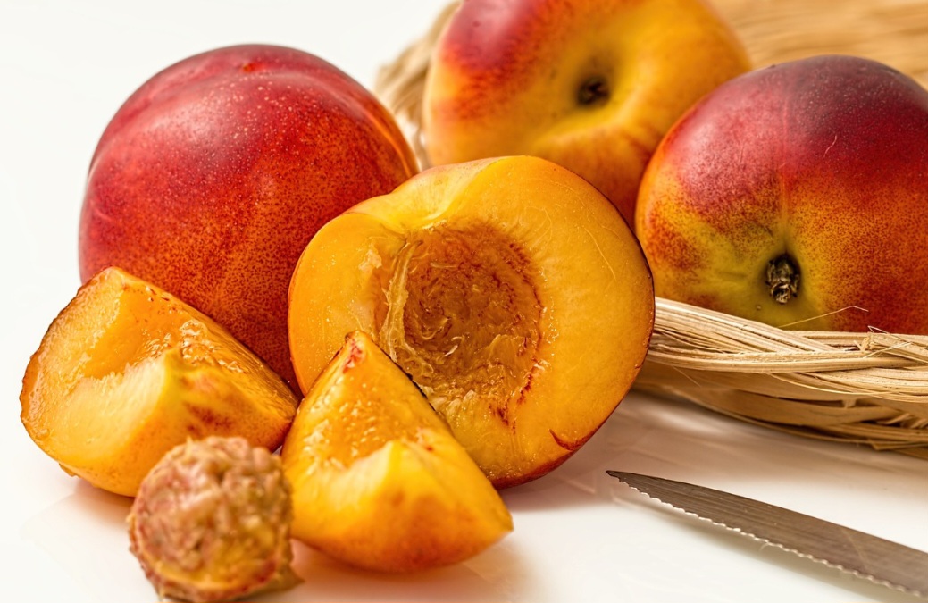 É rico em vitaminas (A, C e do complexo B) e minerais (potássio), que são importantes para o bom funcionamento do organismo. Ele também tem boas quantidades de betacaroteno e ácido clorogênico, compostos com ação antioxidante.