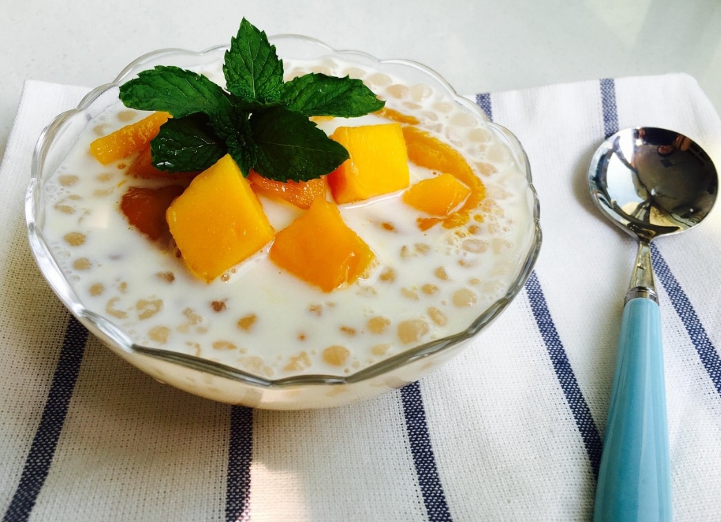 Existem centenas de variedades de manga pelo mundo, com diferentes formas, cores, sabores e aromas. No mercado brasileiro, as principais variedades comercializadas são a Tommy Atkins, Palmer, Rosa, Espada, Coração de boi, Haden, Keitt e Kent.