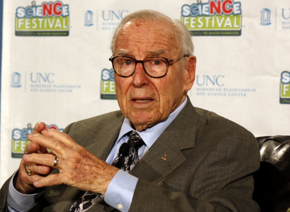 O astronauta Jim Lovell morreu em 7 de agosto de 2025, aos 97 anos, em sua casa em Lake Forest, Illinois, segundo a NASA. Ele ficou marcado pela coragem que ajudou a transformar o quase desastre da missão Apollo 13 em exemplo de superação.