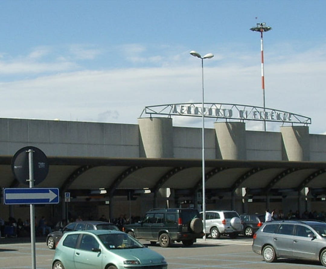 O aeroporto de Florença (Firenze em italiano) é o primeiro a planejar a construção de um vinhedo no telhado do terminal de passageiros. 