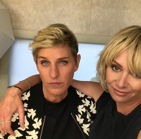 Ellen DeGeneres e Portia de Rossi – A apresentadora revelou que ela e sua esposa decidiram deixar os Estados Unidos e se mudar definitivamente para o Reino Unido após a reeleição de Donald Trump.