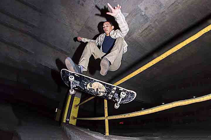 Surgido na primeira metade do século 20, nos Estados Unidos, o skate venceu preconceitos, ganhou popularidade com o passar do tempo e se tornou prática olímpica, integrando a programação das duas últimas edições dos jogos de verão.

