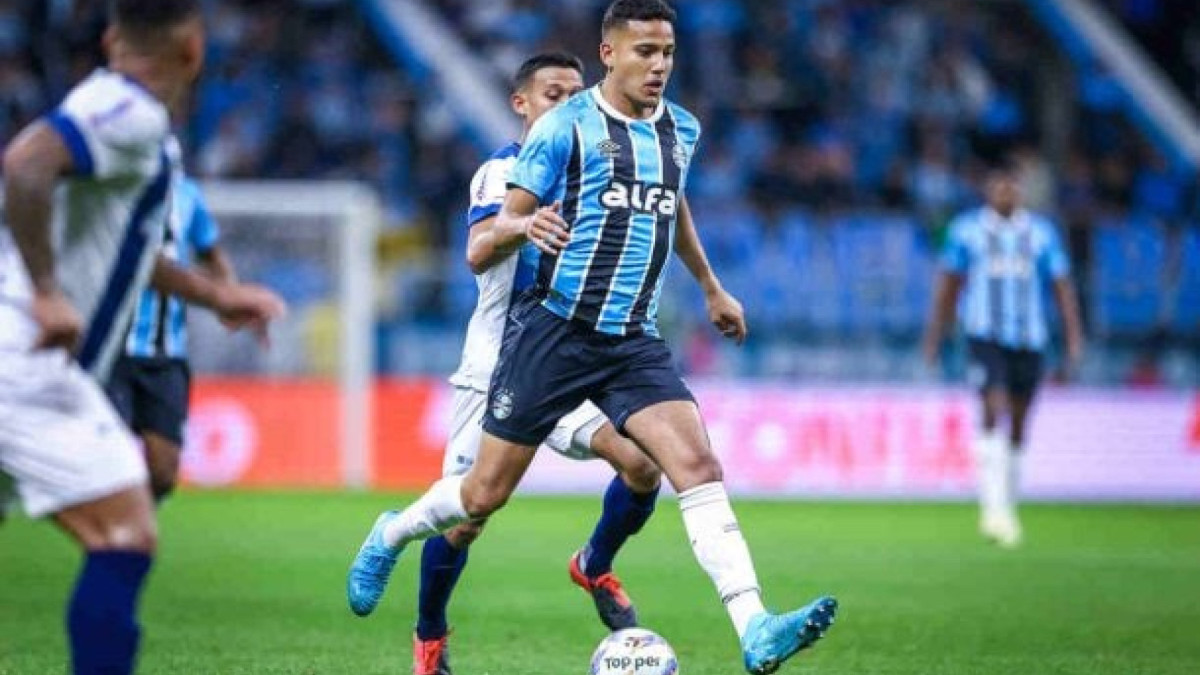 Zagueiro de 23 anos, revelação das categorias de base, pode ganhar mais espaço em 2026 caso negociação com clube turco não se concretize