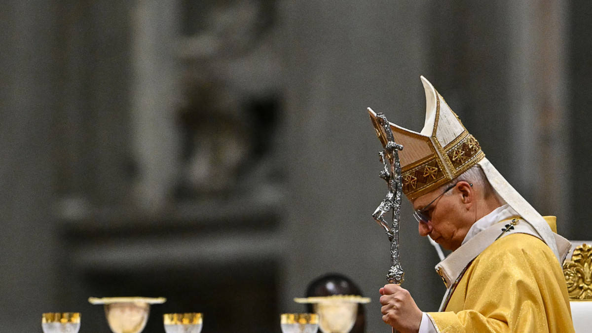 O Papa Leão XIV celebra a missa da Véspera de Natal na Basílica de São Pedro, no Vaticano, em 24 de dezembro de 2025. (Foto de Andreas Solaro / AFP)