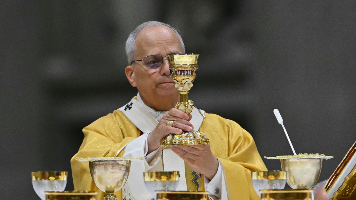 Papa Leão XIV celebrou missa na véspera de Natal na Basílica de São Pedro, no Vaticano