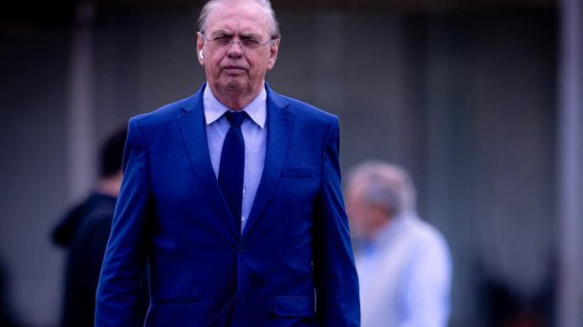 Os nomes preferidos estão descartados e as opções de executivos experientes que estão sem clube são muito poucas