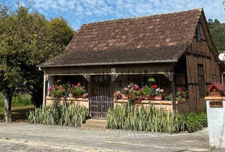 A Rota do Enxaimel recebeu o selo Best Tourism Villages em cerimônia ocorrida em Madri, na Espanha. Na ocasião, a vila concorreu com outros 170 destinos de 75 países. 