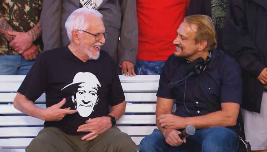 Carlos Alberto de Nóbrega, seu filho, também nasceu em Niterói, em 1936, e seguiu os passos paternos na televisão. Desde maio de 1987, ele comanda “A Praça É Nossa”, dando sequência ao formato do humorístico criado pelo pai.

