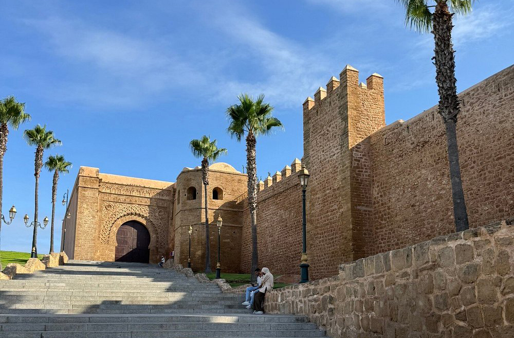 Durante conflitos históricos, casbás serviram como refúgio e resistência. Muitos foram palco de batalhas entre tribos e exércitos coloniais. Suas muralhas testemunharam momentos decisivos da história africana. Hoje, são lembradas como símbolos de coragem e identidade.