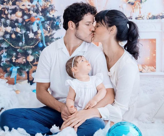 Com a vida amorosa frequentemente estampada nas páginas de fofoca, o ator assumiu relacionamento com a atriz Débora Nascimento em 2012. O casal se casou em 19 de maio de 2015, em Abu Dhabi, e teve uma filha, Bella, nascida em 14 de abril de 2018. A separação foi confirmada em janeiro de 2019, após rumores de traição negados por sua assessoria.
