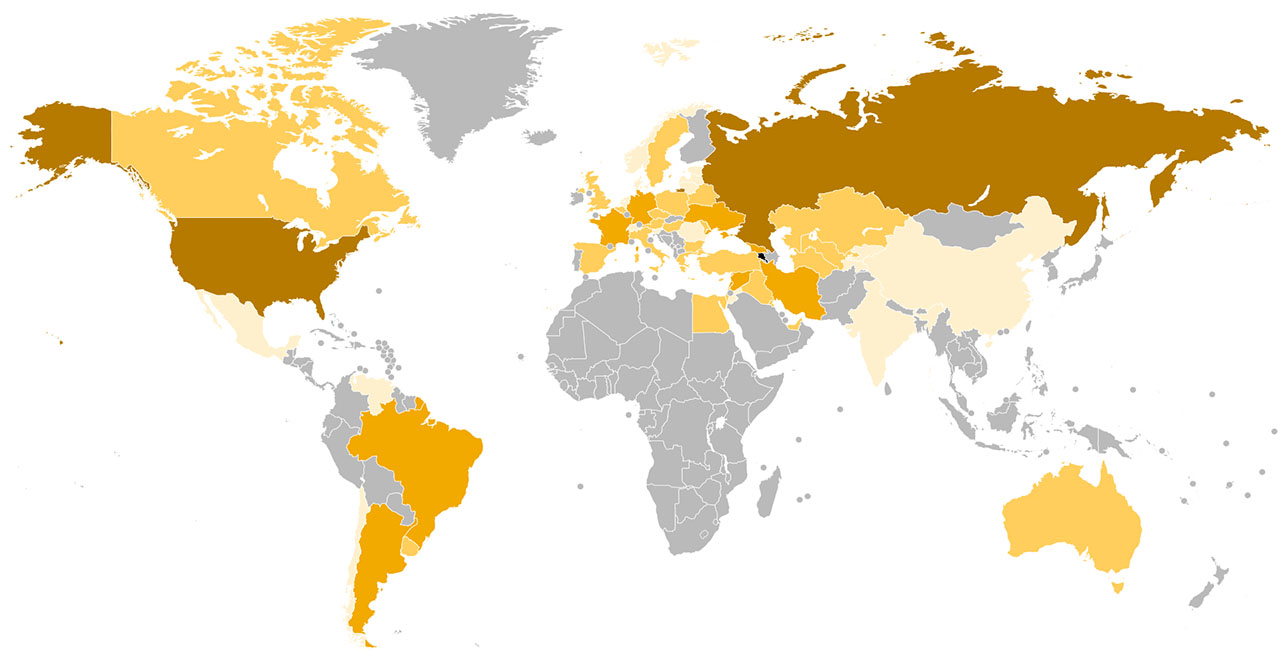 As guerras e conflitos no início do século 20 provocaram um êxodo massivo de armênios após os conflitos na região no começo do século XX. Hoje, estima-se que existam cerca de 10 milhões de armênios vivendo fora do país — incluindo 40 mil no Brasil — mais do que na própria Armênia.