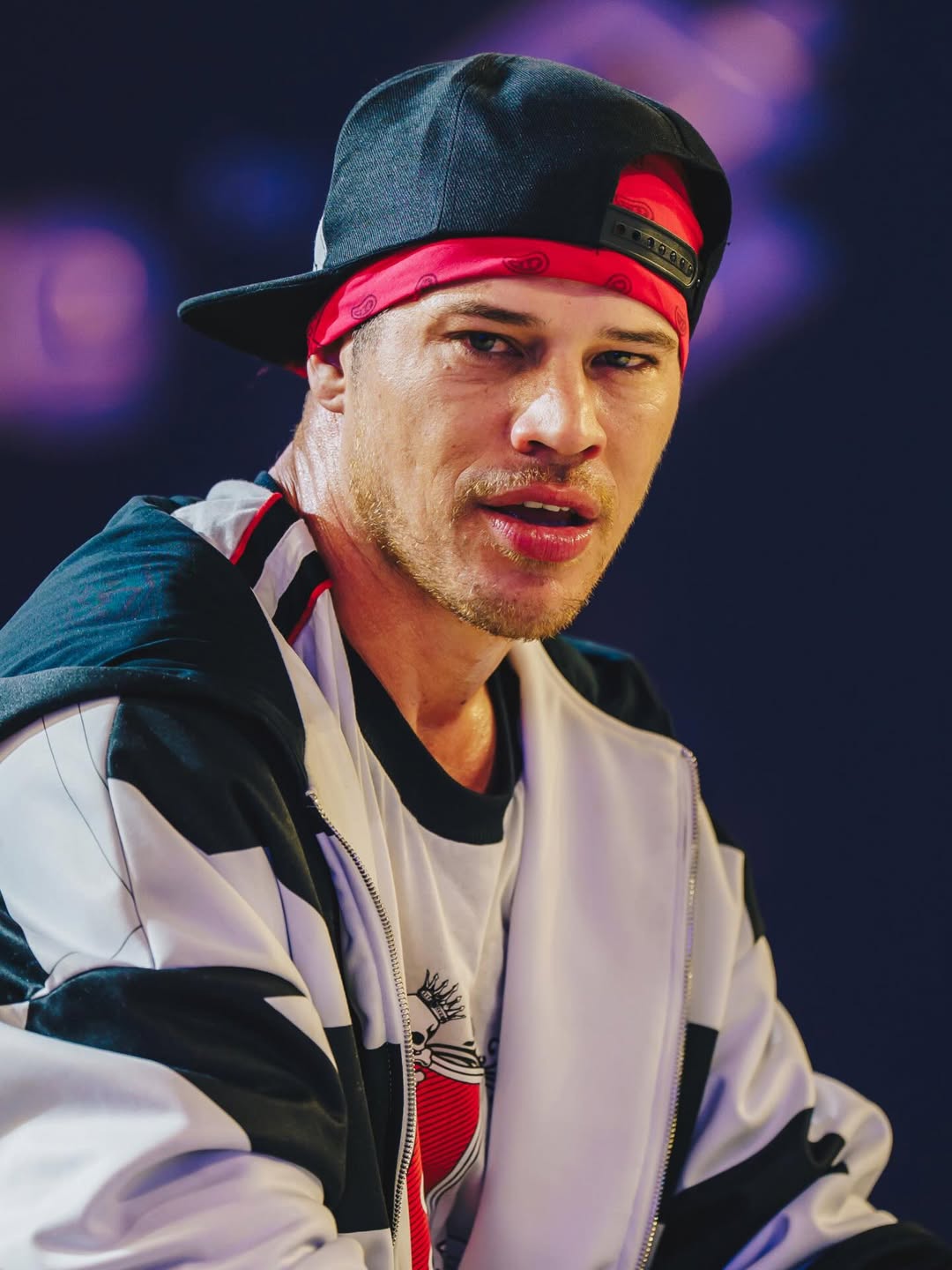 Sobre a recepção do filme, Loreto afirma que a produção aborda aspectos pouco conhecidos da trajetória de Chorão e busca retratar características marcantes de sua personalidade. No longa, ele contracena com Fernanda Marques, que interpreta Graziela Gonçalves, viúva do músico.
