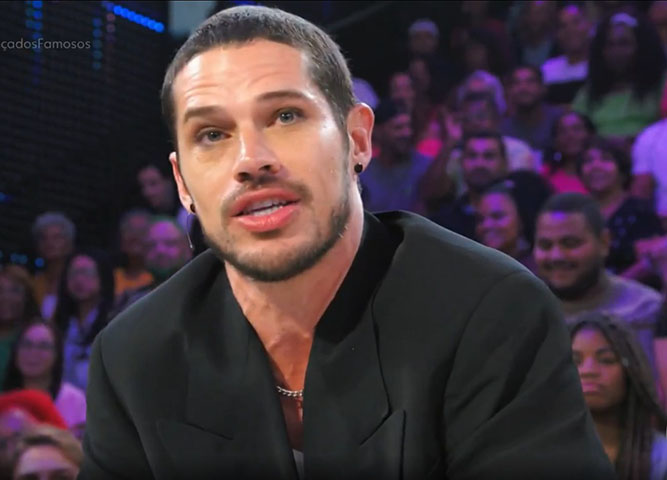 Antes da estreia oficial, Loreto e o elenco apresentaram um pocket show gratuito com músicas do espetáculo em uma casa de eventos na Lagoa, no Rio de Janeiro. Além dele, o musical reúne Carol Costa, Totia Meireles, Ernani Moraes, Amaury Lorenzo, Andrezza Massei e Valéria Barcelos.
