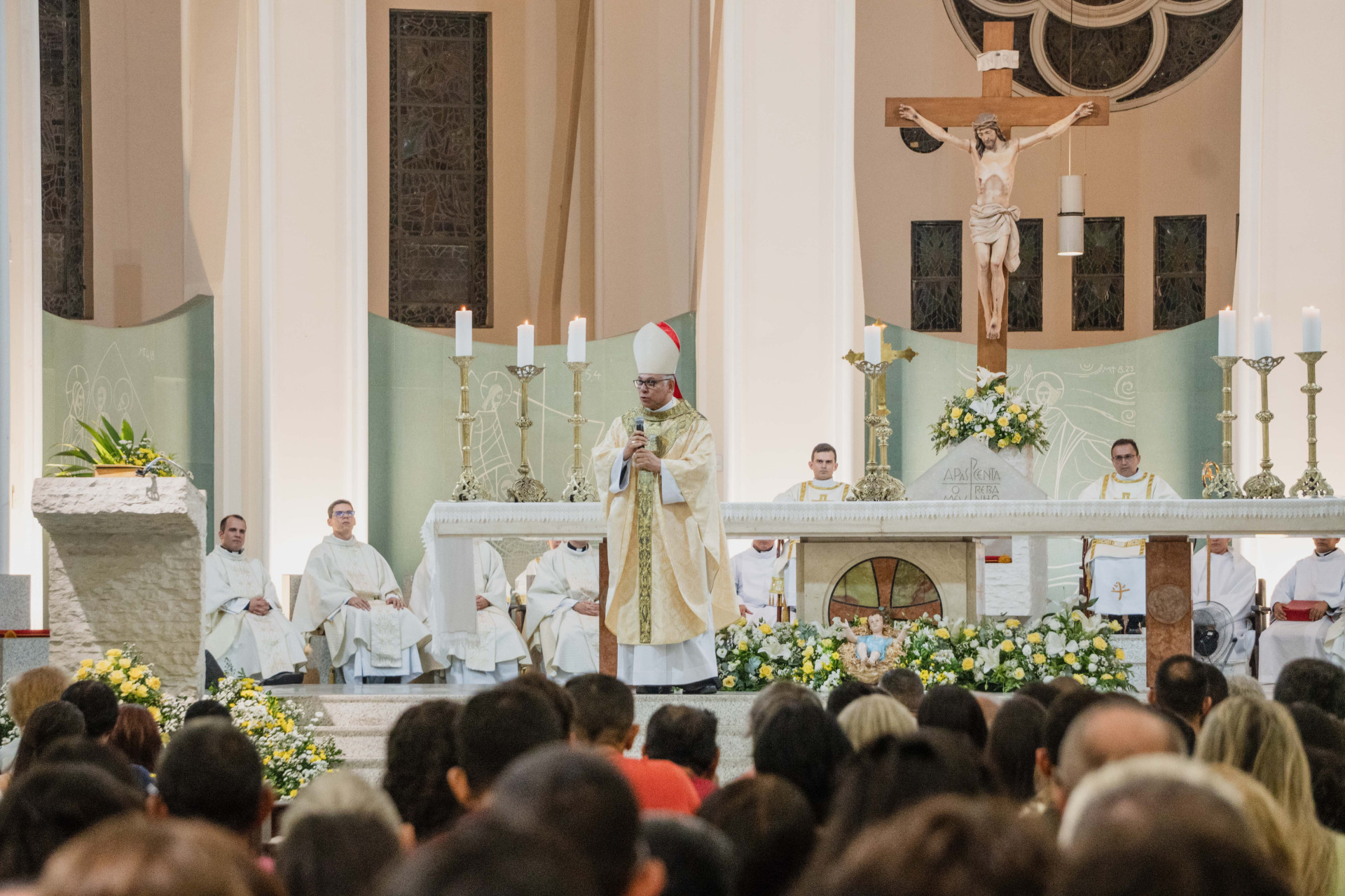 ￼Missa do Galo, na Catedral da Sé, em Fortaleza, na véspera de Natal (Foto: FERNANDA BARROS)
