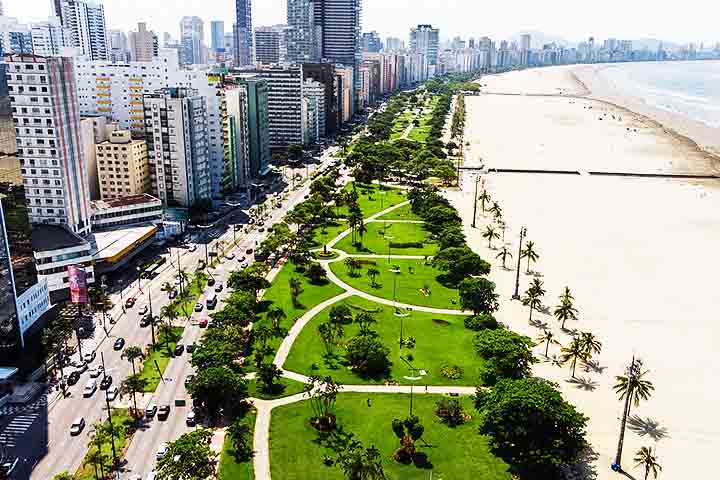 O verão 2025/2026 começa com grande expectativa para o turismo de Santos. Afinal, a cidade mais populosa do litoral paulista registrou na temporada de verão anterior um aumento expressivo no número de visitantes e bateu seu recorde no quesito.
