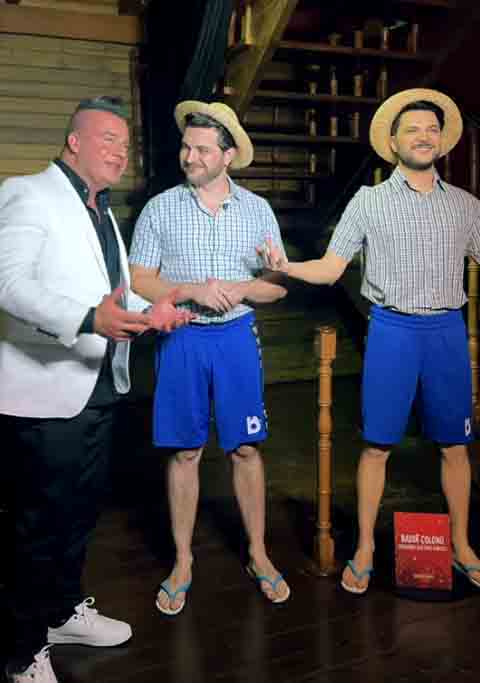 O desenvolvimento da peça envolveu medições precisas, sessões de fotos e até o empréstimo de roupas originais do artista.