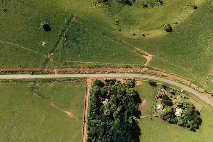 Os sítios de geoglifos abertos à visitação estão justamente nas cercanias de Rio Branco. São eles: Geoglifo Baixa Verde II, Geoglifo Severino Calazans, Geoglifo Jacó Sá e Geoglifo Tequinho. 

