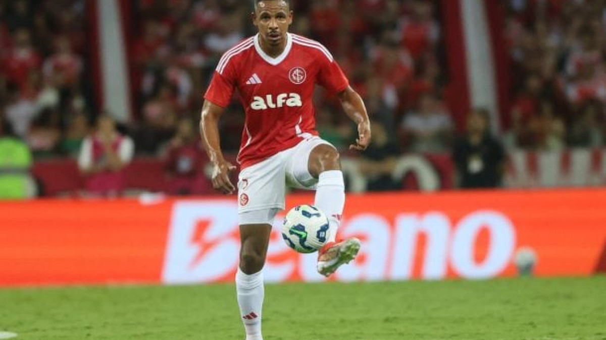 Volante rescindiu o contrato com o Colorado após lesão no joelho direito e avalia possível retorno a carreira 