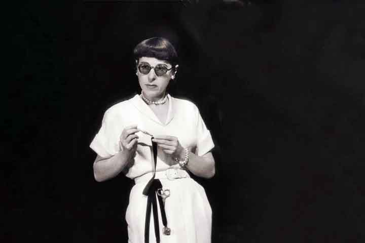 Antes de ingressar na carreira artística, ela dedicou-se ao estudo de línguas. Em 1919, formou-se em francês pela Universidade da Califórnia, em Berkeley. No ano seguinte, concluiu mestrado em línguas românicas em Stanford. 
