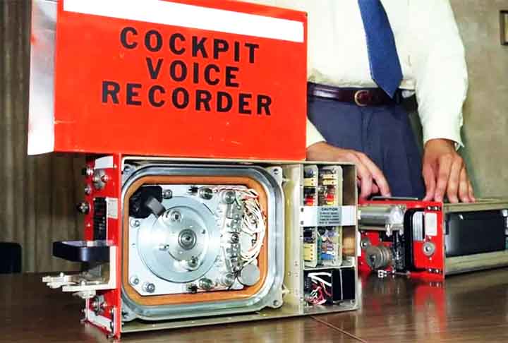 Os dados extraídos das caixas-pretas são armazenados e analisados por equipes de investigação. É crucial que os dados sejam protegidos e mantidos seguros durante o processo de análise para garantir a integridade das informações.