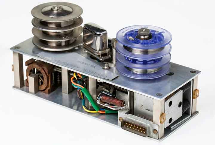 As caixas-pretas são fundamentais para investigações de acidentes, ajudando a esclarecer a sequência de eventos que levaram ao acidente. Elas fornecem evidências cruciais que ajudam a entender falhas mecânicas, erros de piloto ou condições adversas.