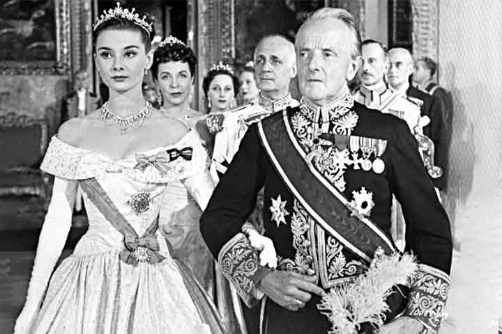 No ano seguinte, Edith Head faturou a premiação pelo clássico ‘A Princesa e o Plebeu”, mais um filme de William Wyler, diretor com quem havia obtido sua primeira estatueta.

