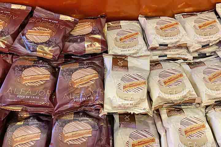 O alfajor gramadense não tem uma origem histórica em Gramado, mas sim uma apropriação e adaptação local do doce. A produção está ligada ao desenvolvimento da indústria de chocolate artesanal na cidade. 