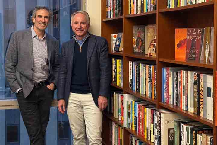 As características dos livros de Dan são códigos, arte, história, religião e ciência, que brilham em todo o seu esplendor junto com uma trama eletrizante, afirmou em comunicado Nihar Malaviyau, responsável pela editora Penguin Random House Global.