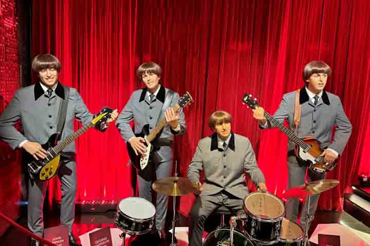 Foi também o primeiro museu de cera da América Latina, ao trazer uma proposta inovadora: unir entretenimento, cultura pop e cenários marcantes em uma experiência inesquecível. 