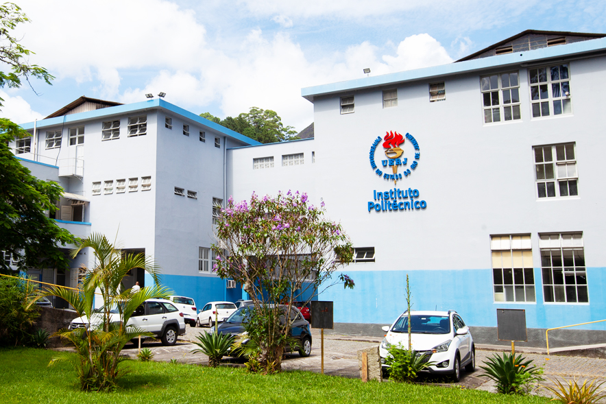 Nova Friburgo também conta com ensino superior de qualidade, como um campus da Universidade do Estado do Rio de Janeiro (UERJ). O equilíbrio entre natureza, cultura e serviços faz do município uma escolha atrativa para novos moradores e um dos principais destinos da serra fluminense, segundo a Secretaria de Estado de Turismo do Rio de Janeiro. 