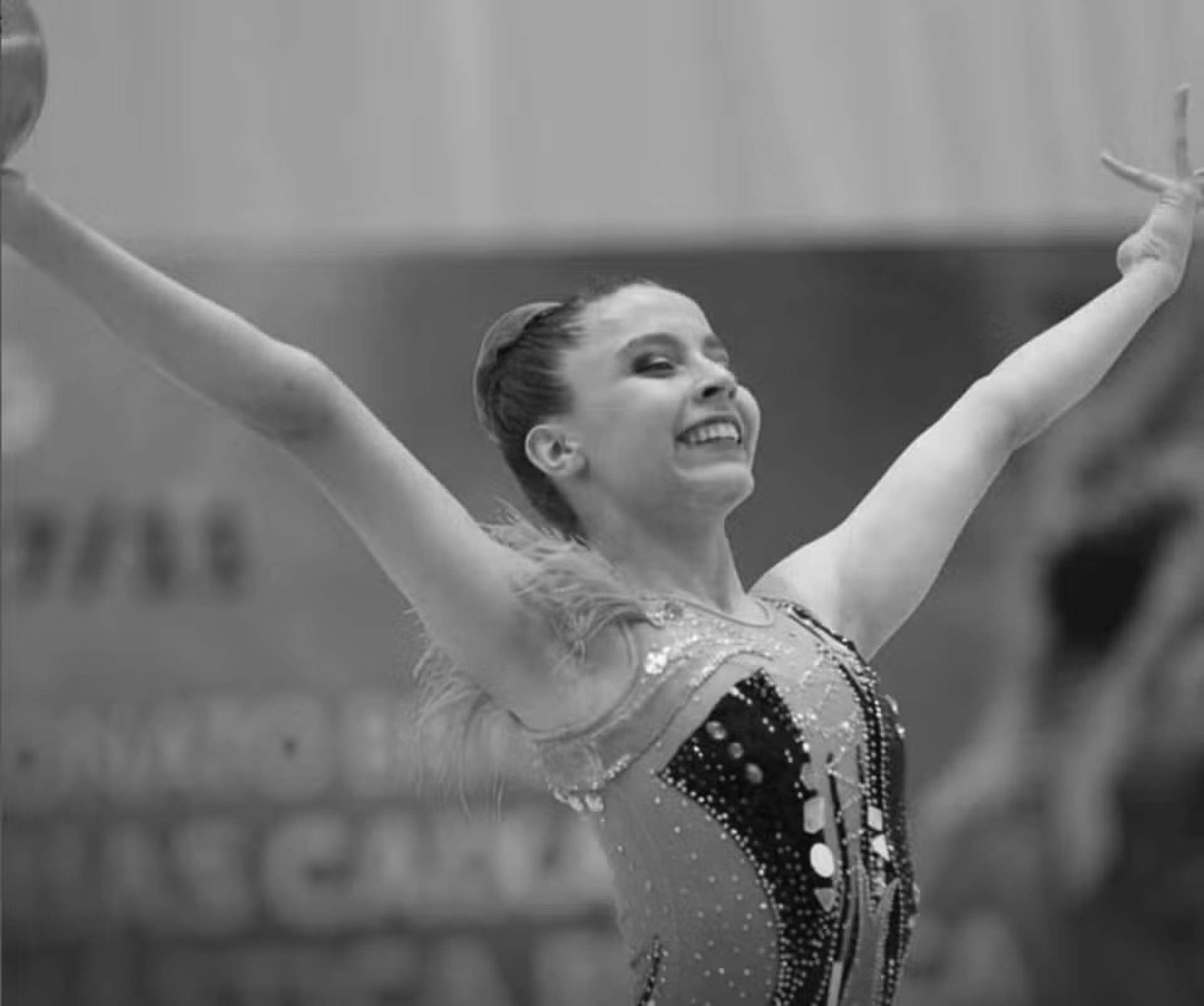 Os treinamentos e o cotidiano esportivo de Isabelle Marciniak foram interrompidos devido ao tratamento do linfoma (Foto: Reprodução/Federação Paranaense de Ginástica)