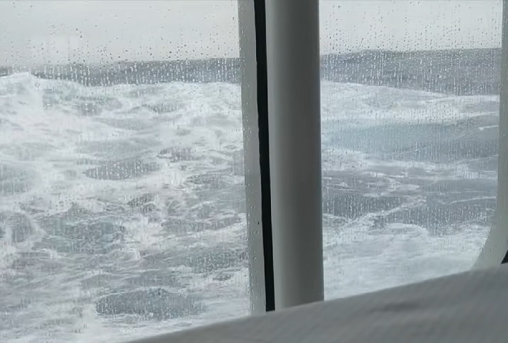 Essa região é conhecida por suas águas turbulentas, onde as correntes do Atlântico e do Pacífico se encontram, criando um forte efeito de agitação. 